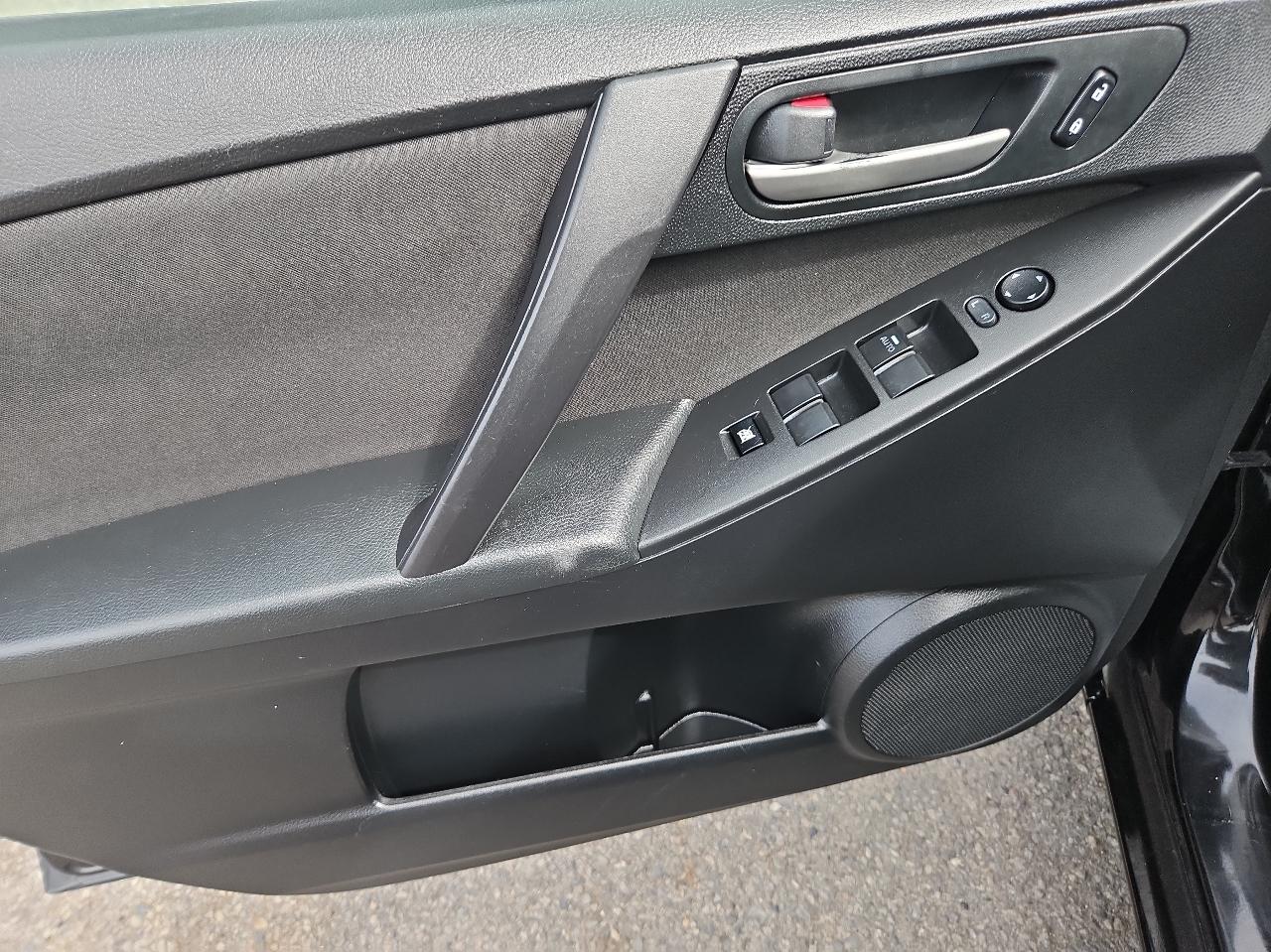Mazda MAZDA3 4dr Sdn Auto i Touring 2012