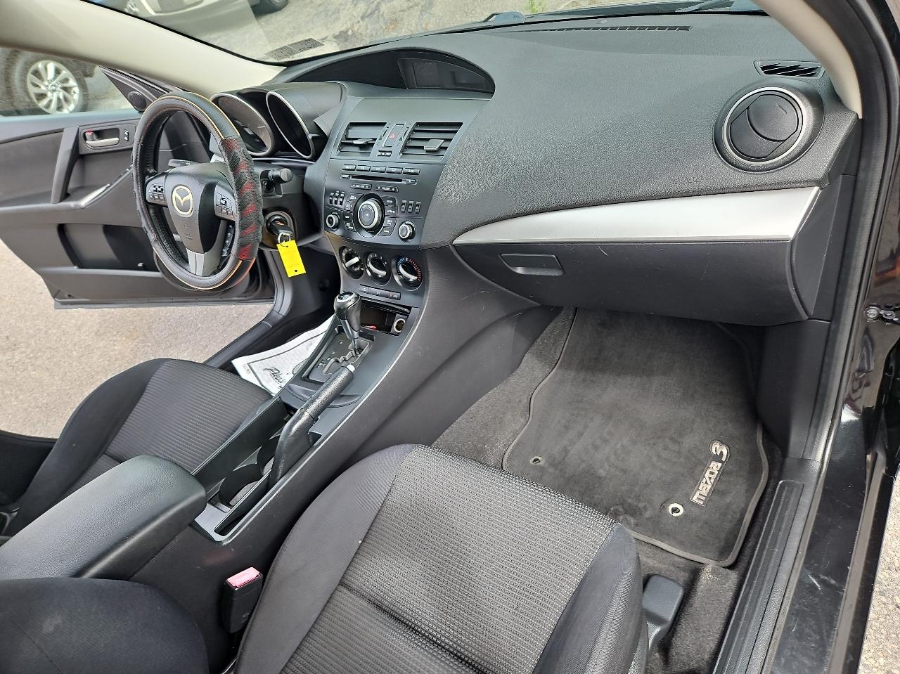 Mazda MAZDA3 4dr Sdn Auto i Touring 2012