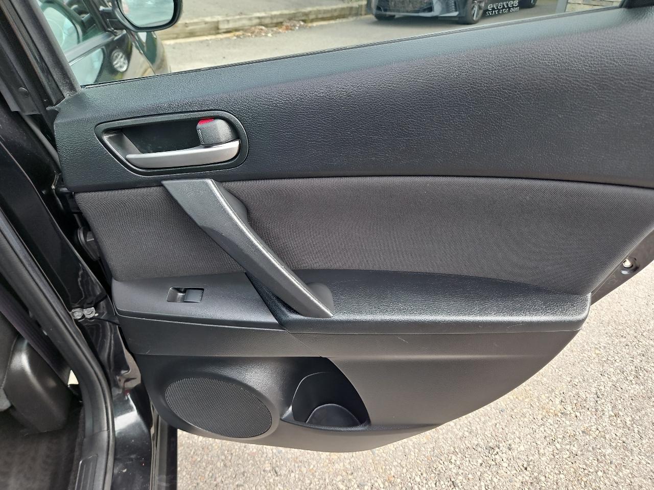 Mazda MAZDA3 4dr Sdn Auto i Touring 2012