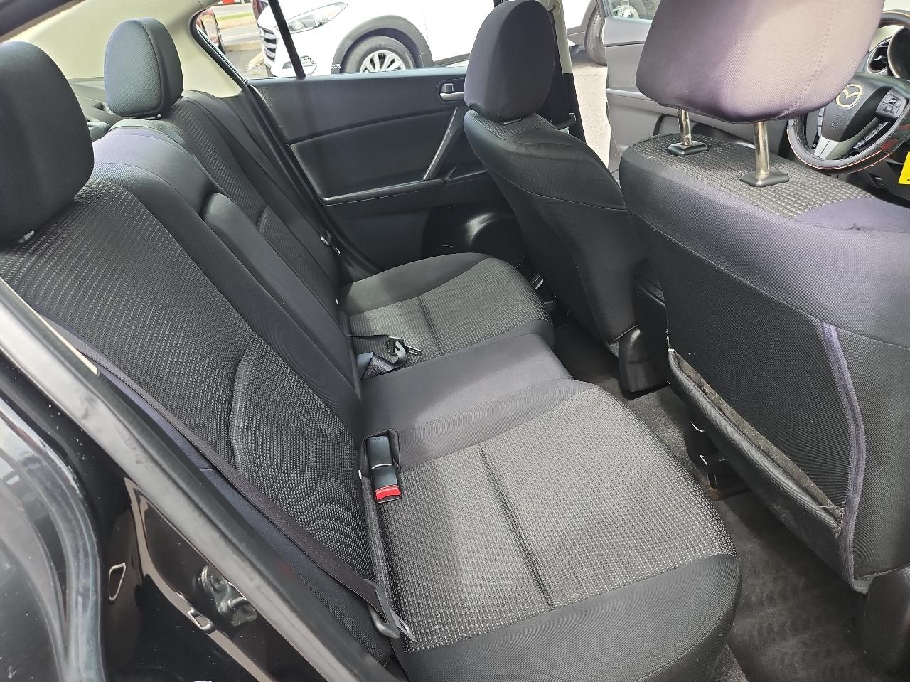 Mazda MAZDA3 4dr Sdn Auto i Touring 2012