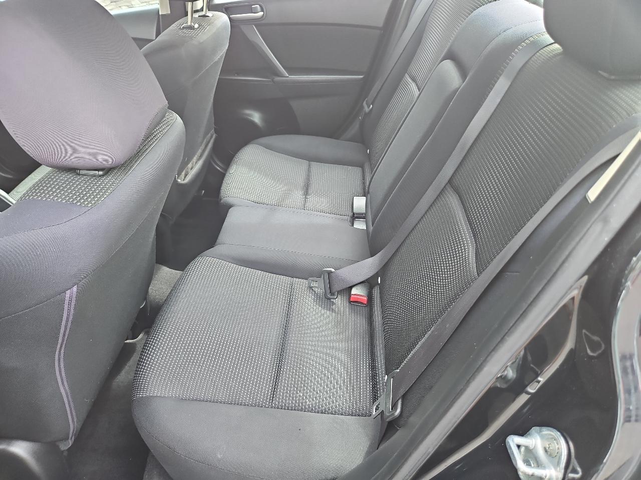 Mazda MAZDA3 4dr Sdn Auto i Touring 2012