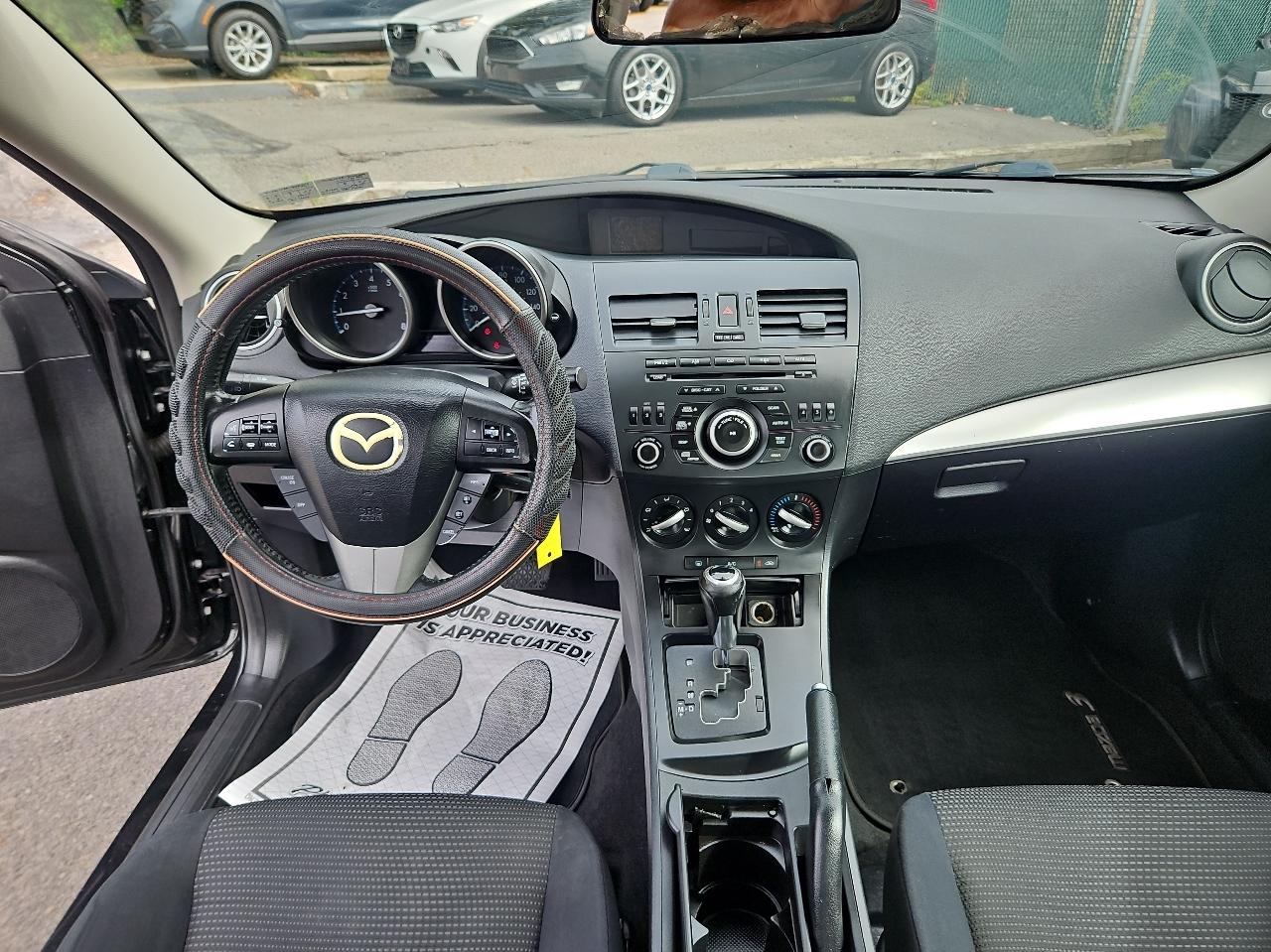 Mazda MAZDA3 4dr Sdn Auto i Touring 2012