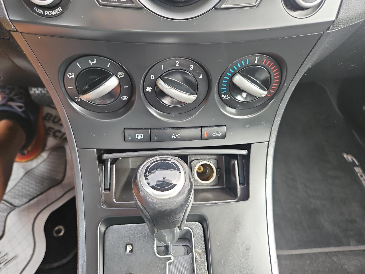 Mazda MAZDA3 4dr Sdn Auto i Touring 2012