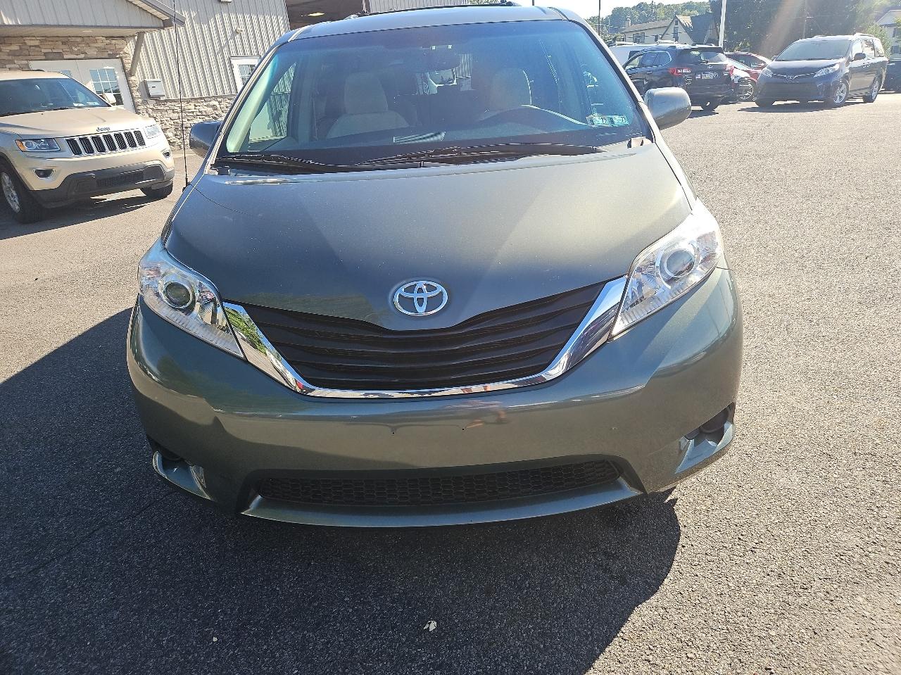 Toyota Sienna 5dr 7-Pass Van V6 LE AWD (Natl) 2013