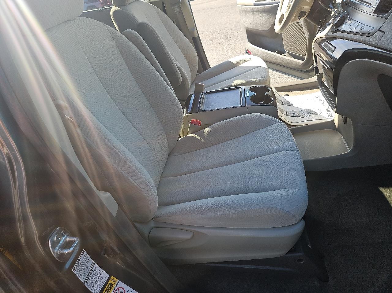 Toyota Sienna 5dr 7-Pass Van V6 LE AWD (Natl) 2013