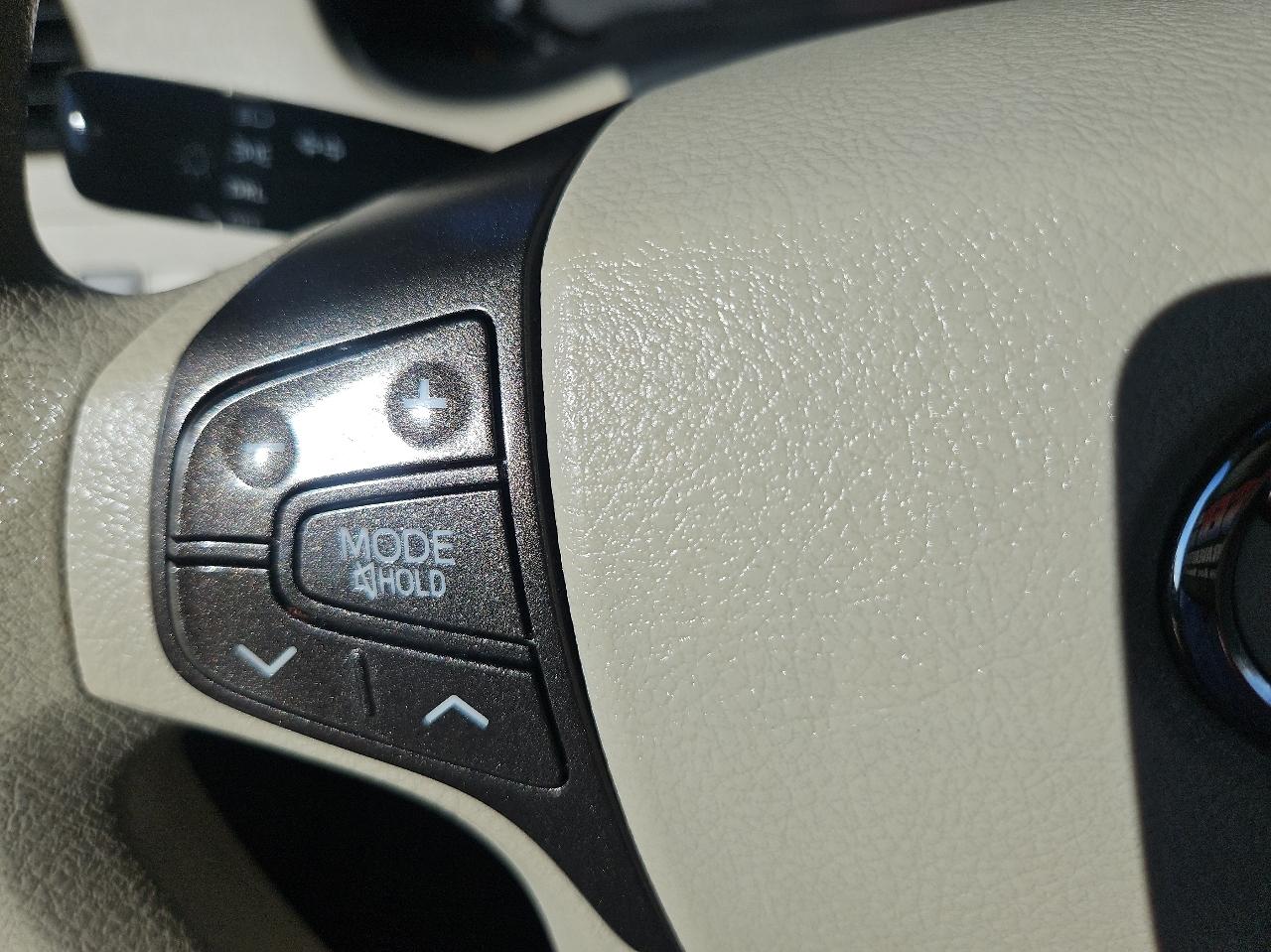 Toyota Sienna 5dr 7-Pass Van V6 LE AWD (Natl) 2013
