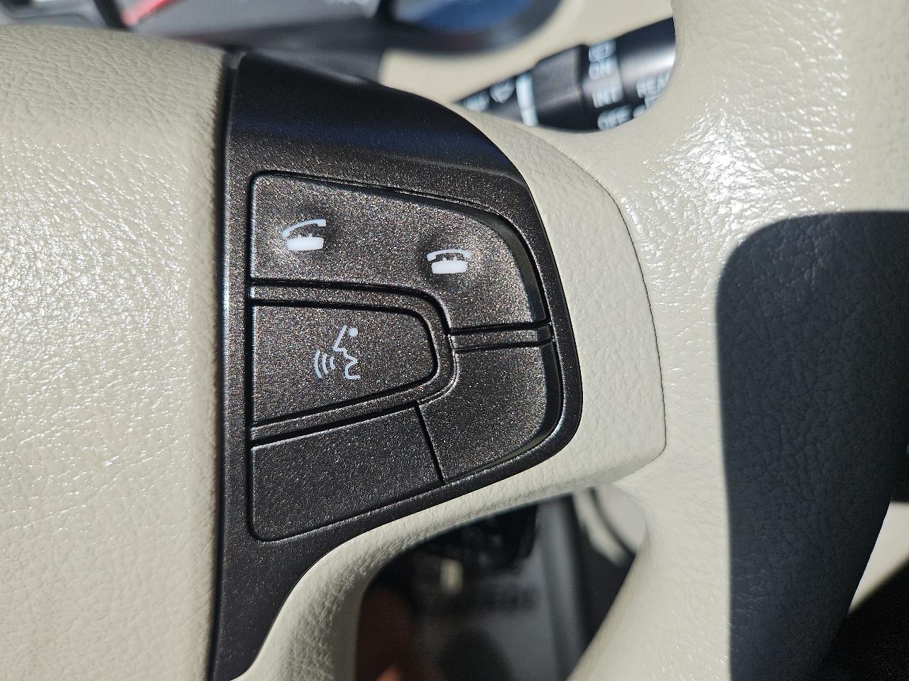 Toyota Sienna 5dr 7-Pass Van V6 LE AWD (Natl) 2013