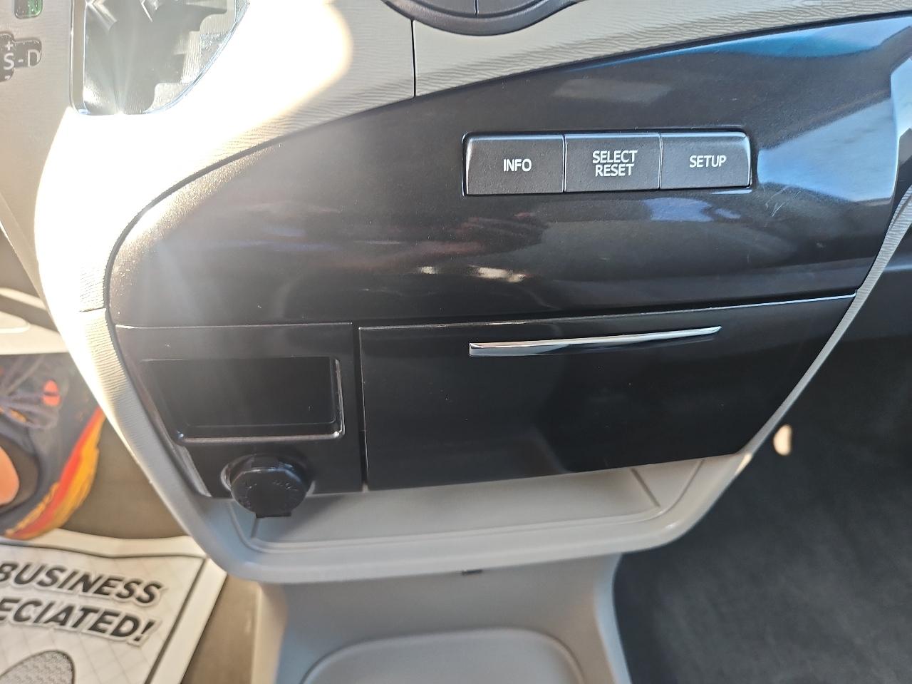 Toyota Sienna 5dr 7-Pass Van V6 LE AWD (Natl) 2013