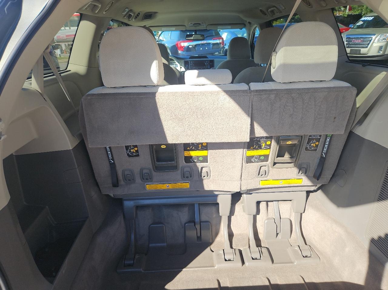 Toyota Sienna 5dr 7-Pass Van V6 LE AWD (Natl) 2013
