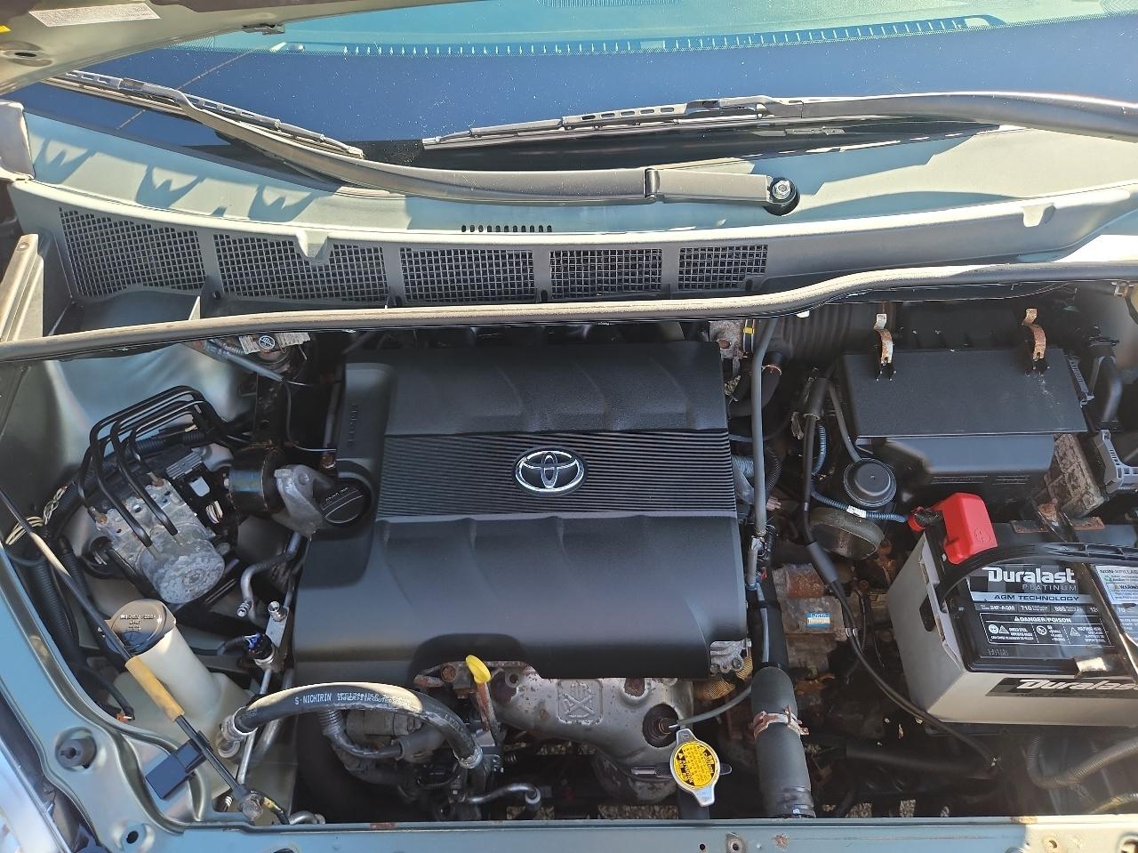 Toyota Sienna 5dr 7-Pass Van V6 LE AWD (Natl) 2013