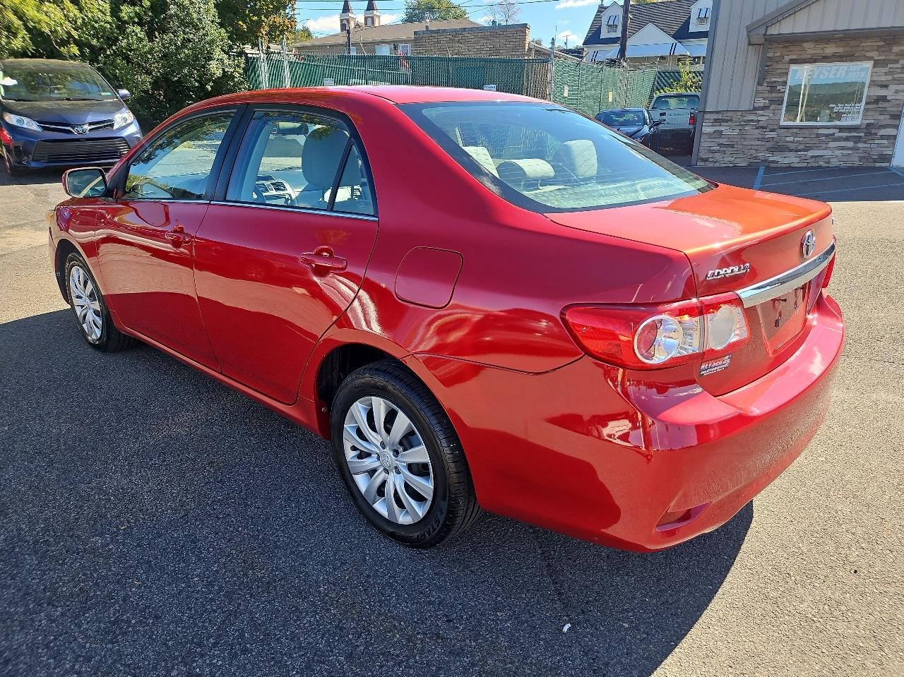 Toyota Corolla 4dr Sdn Auto LE Special Edition (Natl) 2013