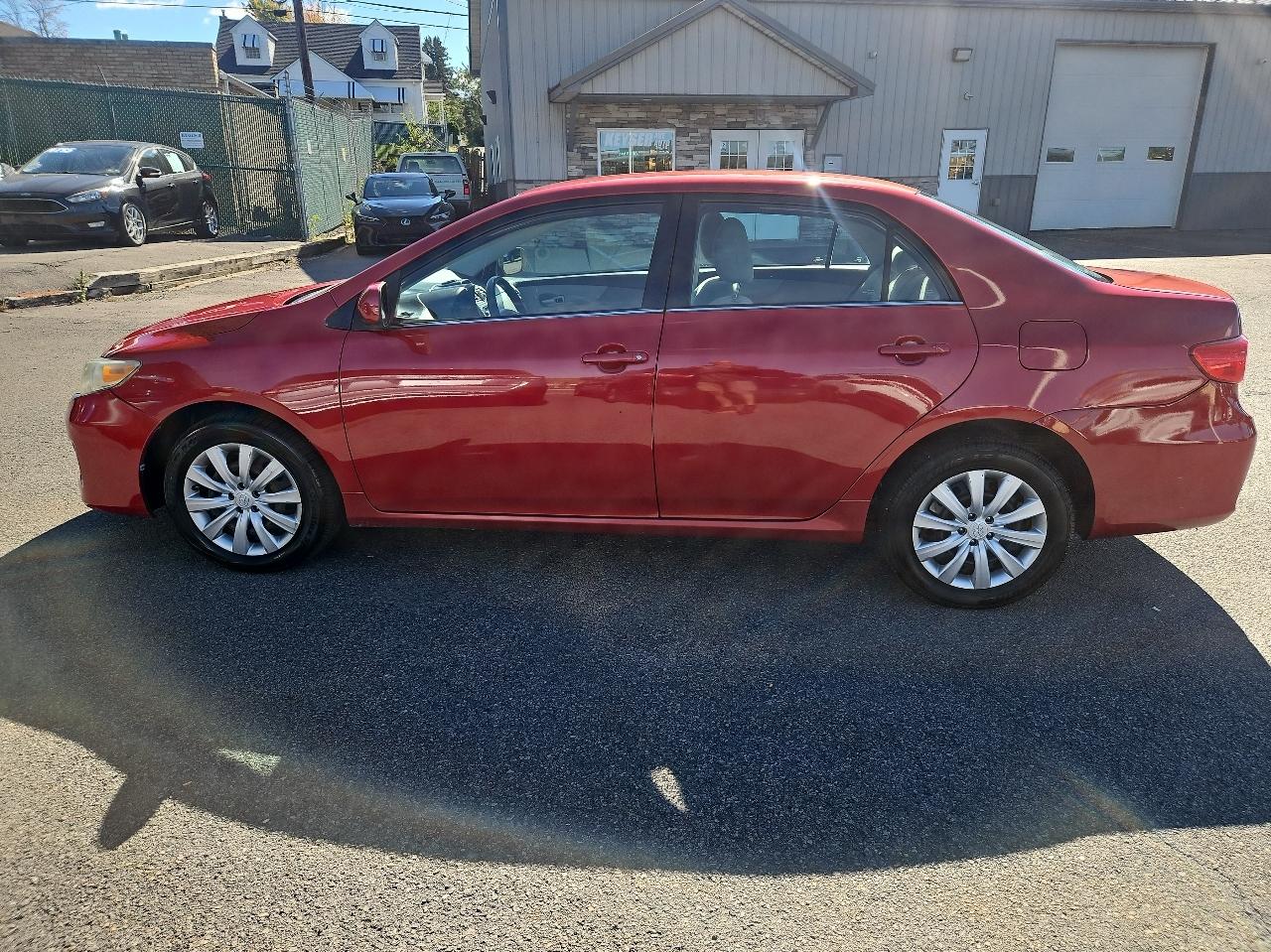 Toyota Corolla 4dr Sdn Auto LE Special Edition (Natl) 2013