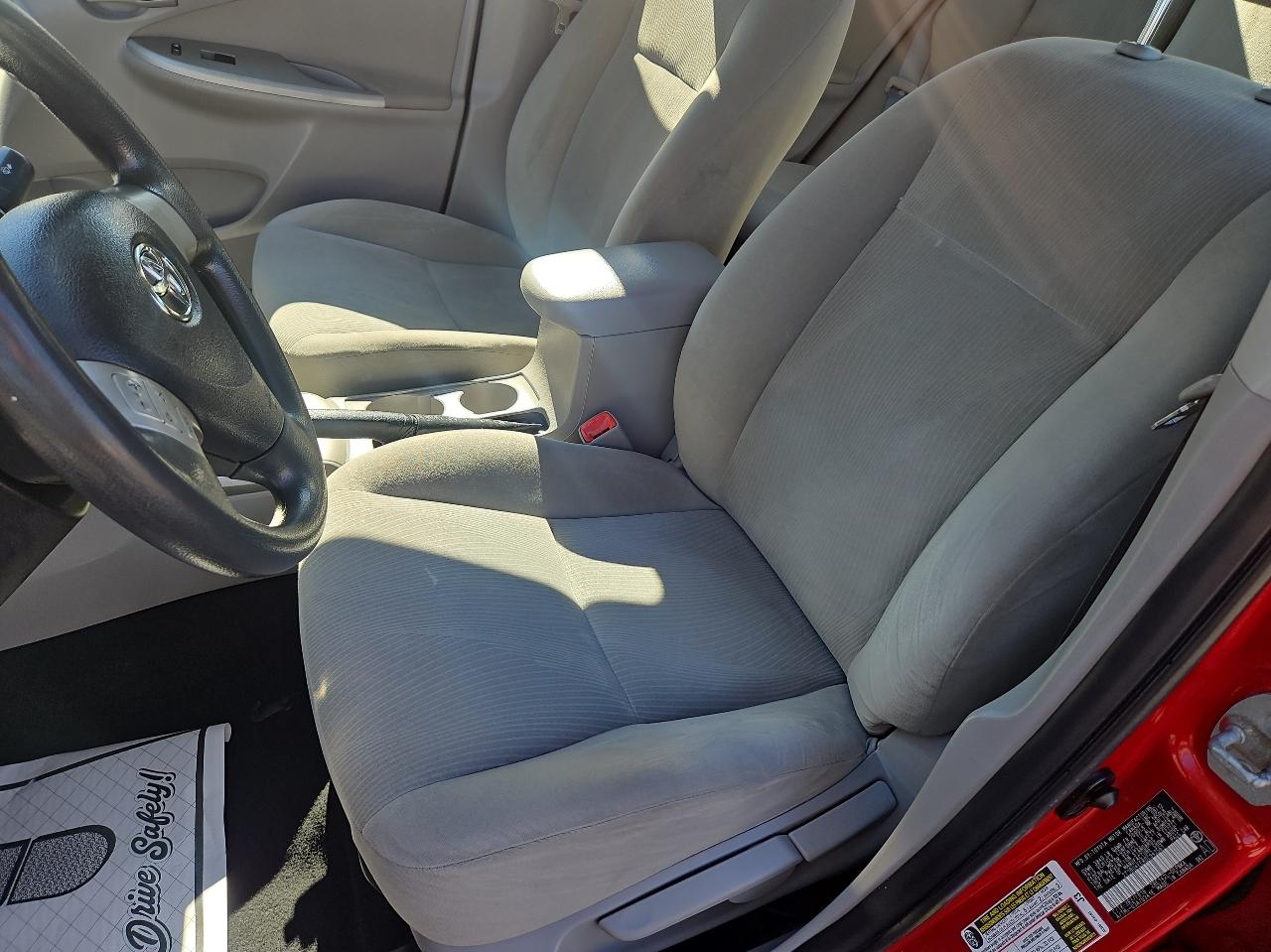 Toyota Corolla 4dr Sdn Auto LE Special Edition (Natl) 2013