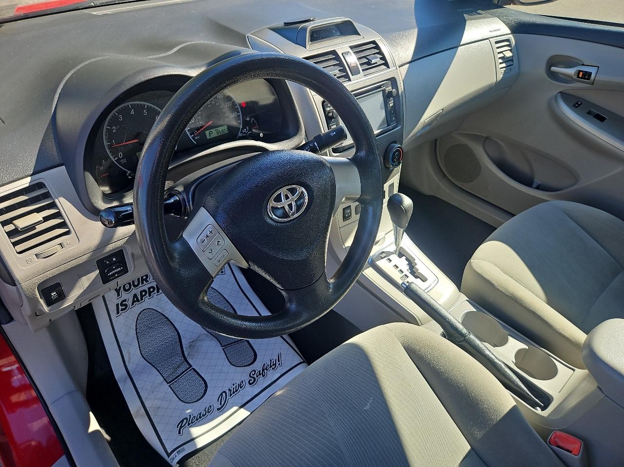 Toyota Corolla 4dr Sdn Auto LE Special Edition (Natl) 2013