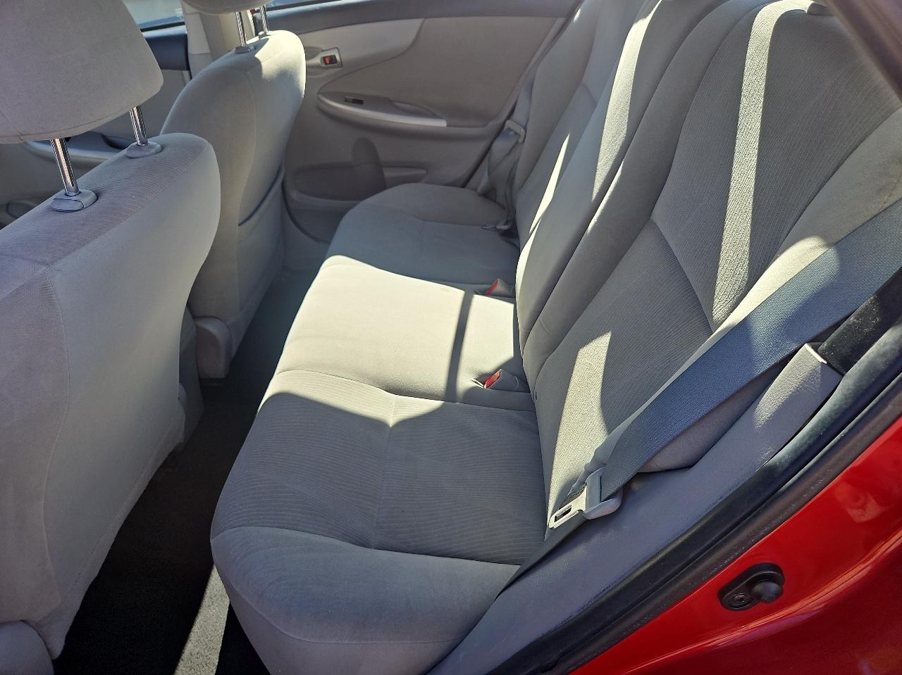 Toyota Corolla 4dr Sdn Auto LE Special Edition (Natl) 2013