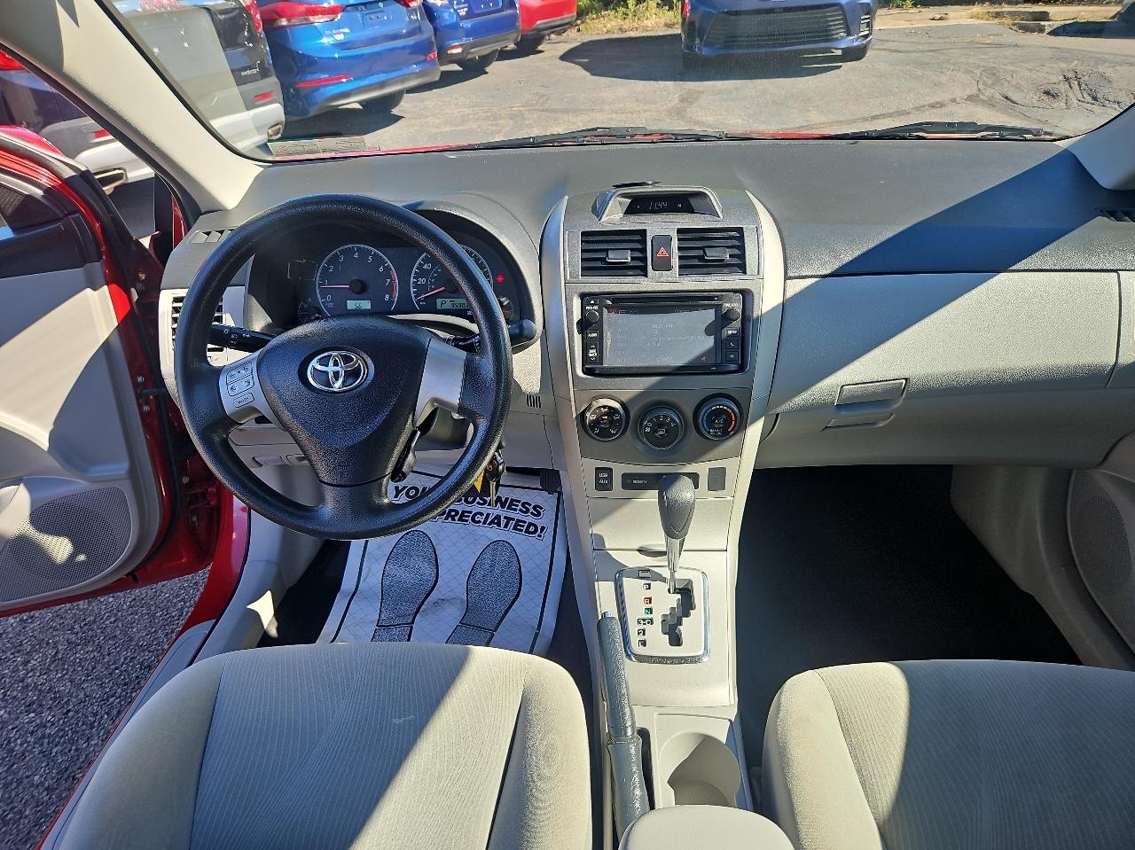 Toyota Corolla 4dr Sdn Auto LE Special Edition (Natl) 2013