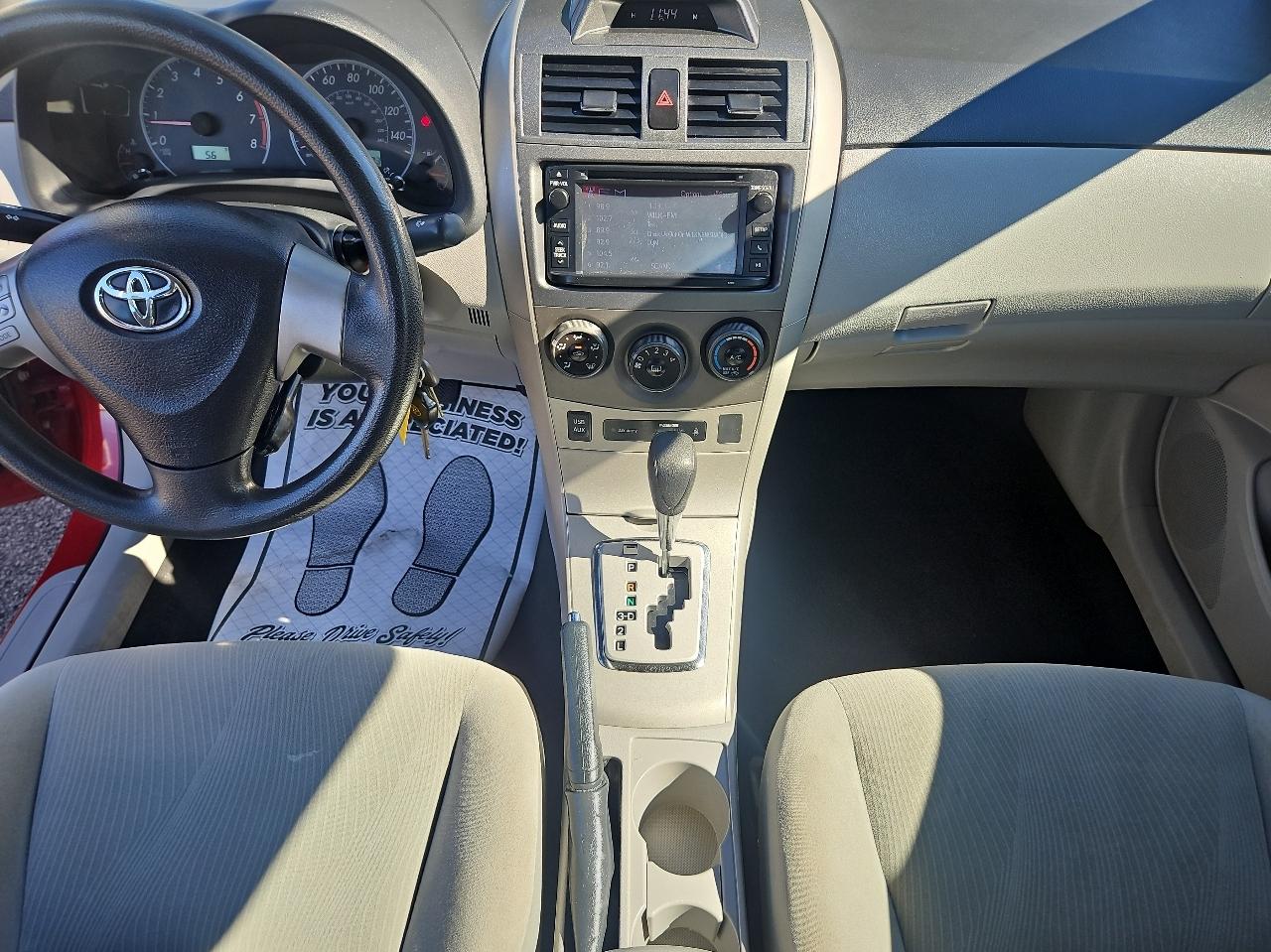 Toyota Corolla 4dr Sdn Auto LE Special Edition (Natl) 2013