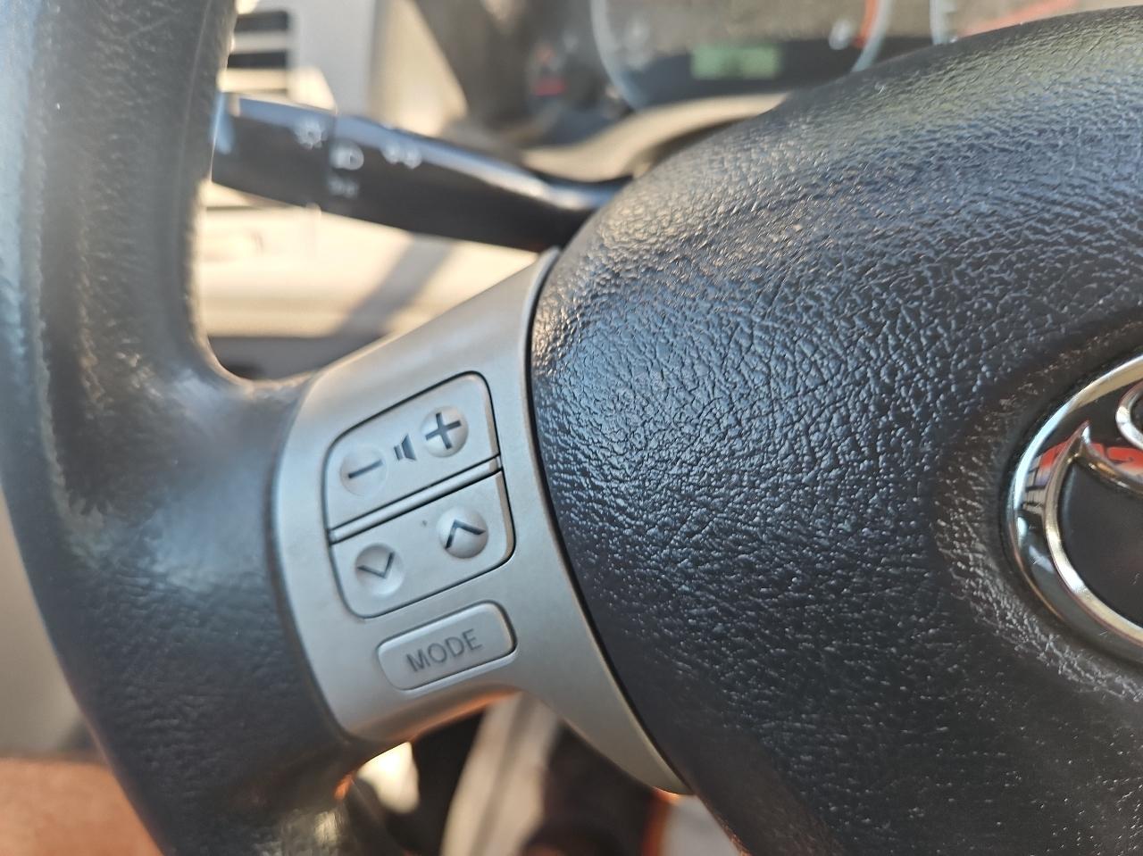 Toyota Corolla 4dr Sdn Auto LE Special Edition (Natl) 2013