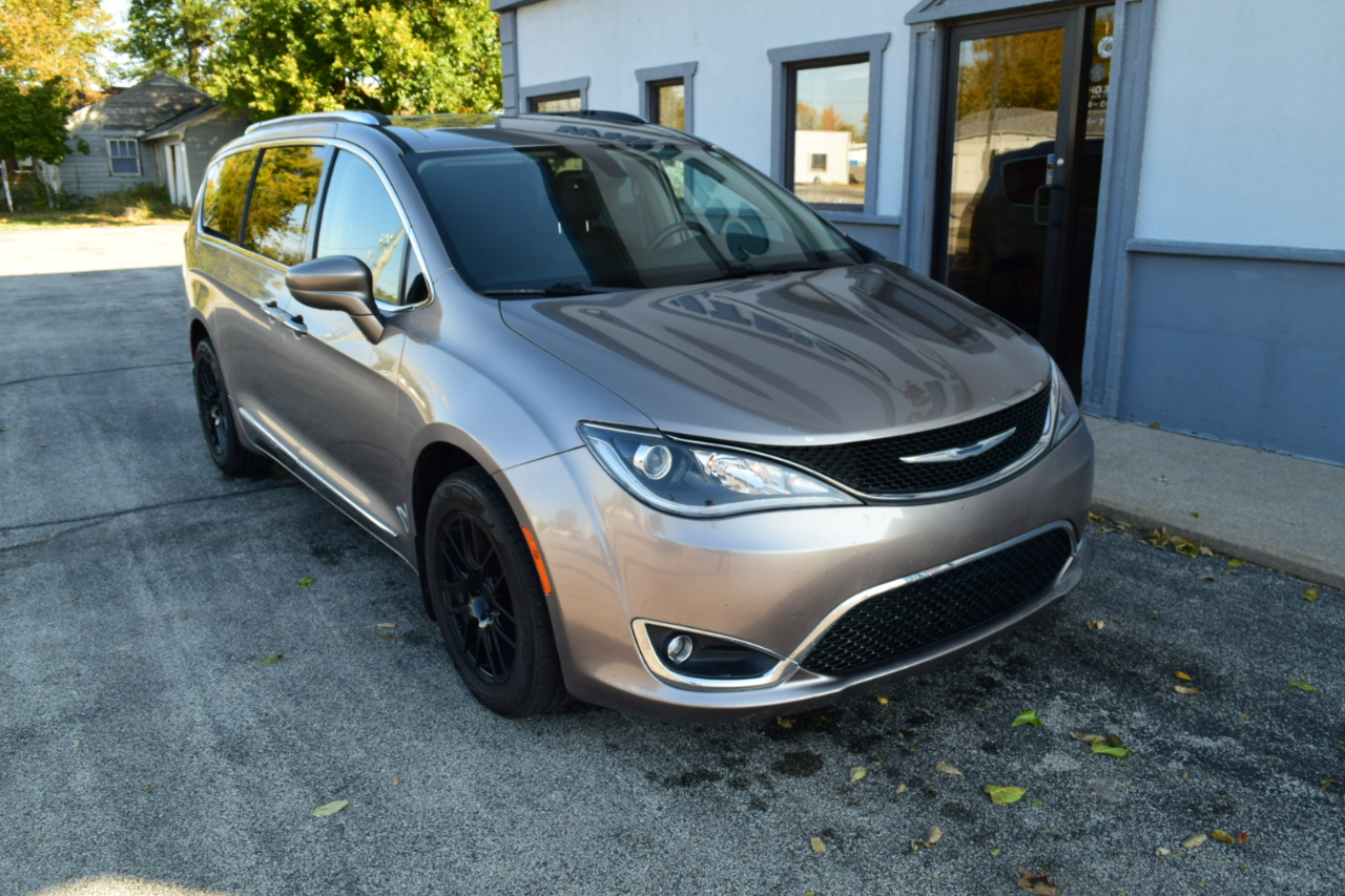 Chrysler Pacifica Touring-L Plus 2017 Chrysler Pacifica Touring-L Plus 2017