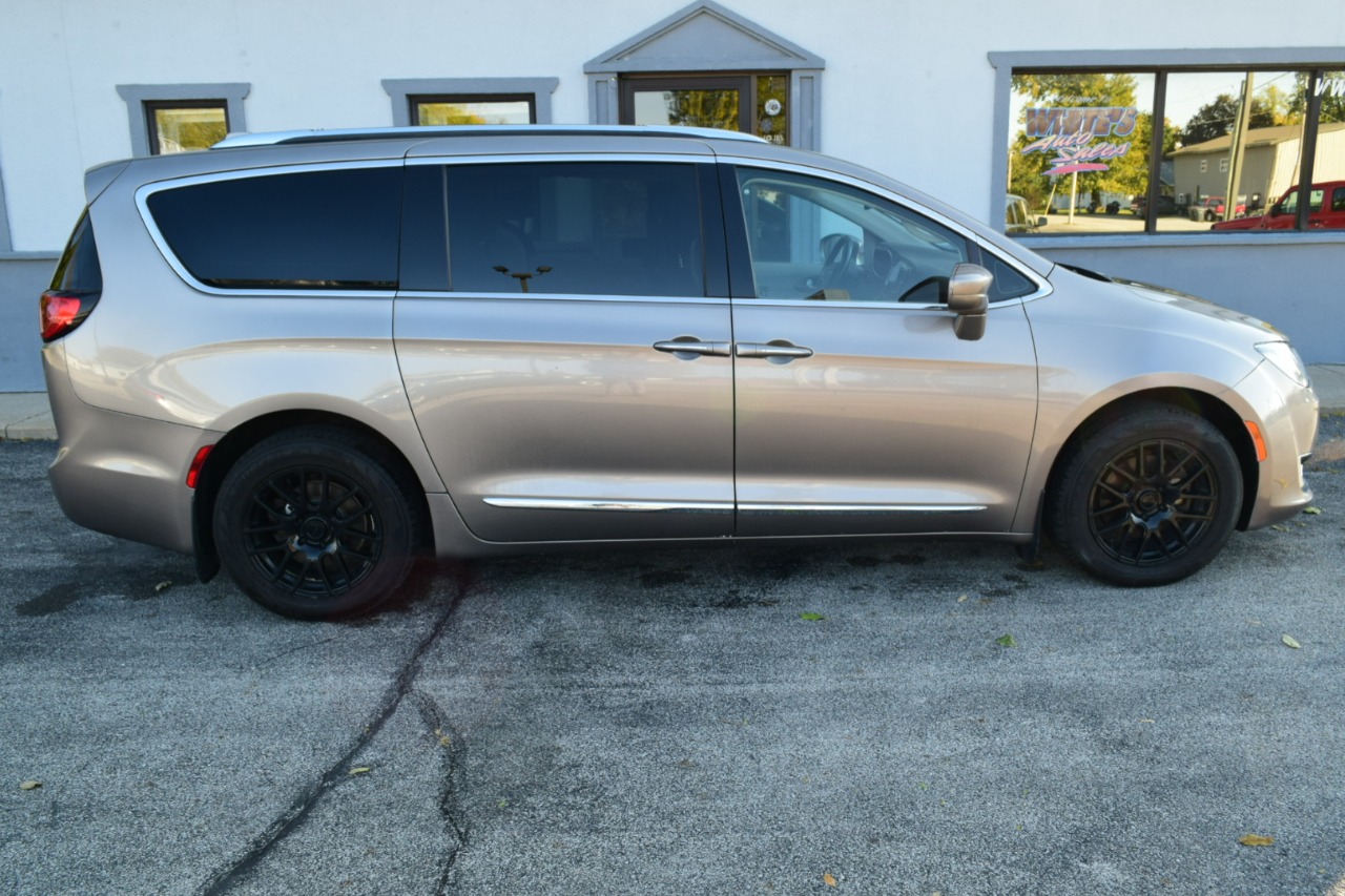 Chrysler Pacifica Touring-L Plus 2017 Chrysler Pacifica Touring-L Plus 2017