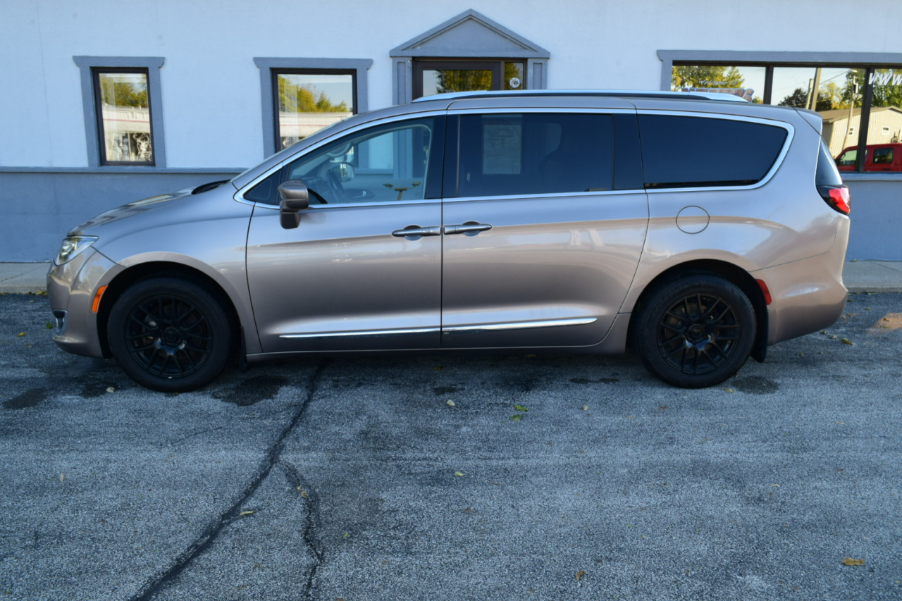 Chrysler Pacifica Touring-L Plus 2017 Chrysler Pacifica Touring-L Plus 2017