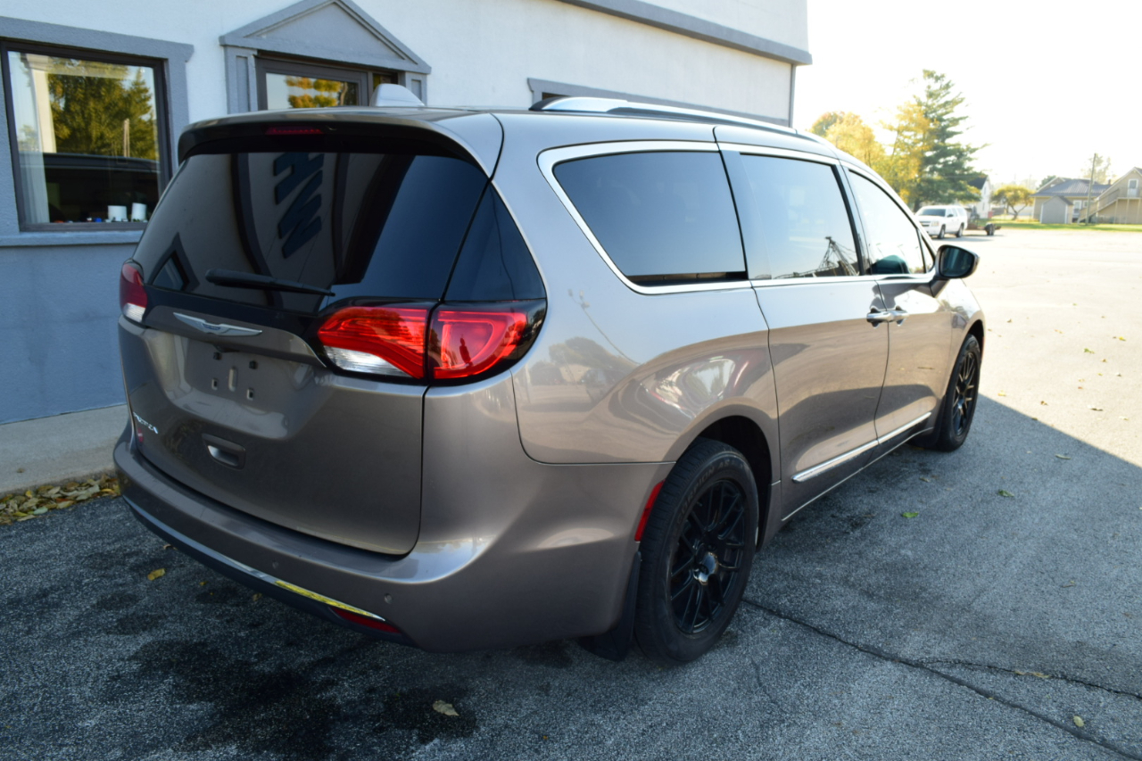 Chrysler Pacifica Touring-L Plus 2017 Chrysler Pacifica Touring-L Plus 2017