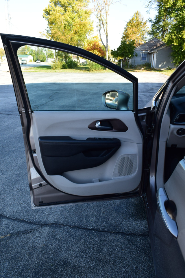 Chrysler Pacifica Touring-L Plus 2017 Chrysler Pacifica Touring-L Plus 2017