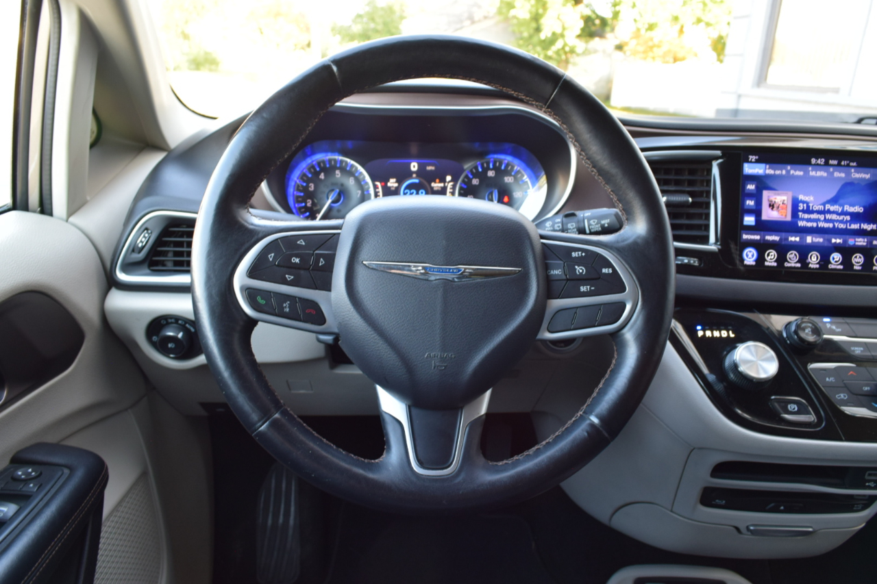 Chrysler Pacifica Touring-L Plus 2017 Chrysler Pacifica Touring-L Plus 2017