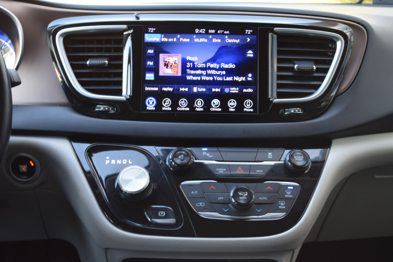 Chrysler Pacifica Touring-L Plus 2017 Chrysler Pacifica Touring-L Plus 2017