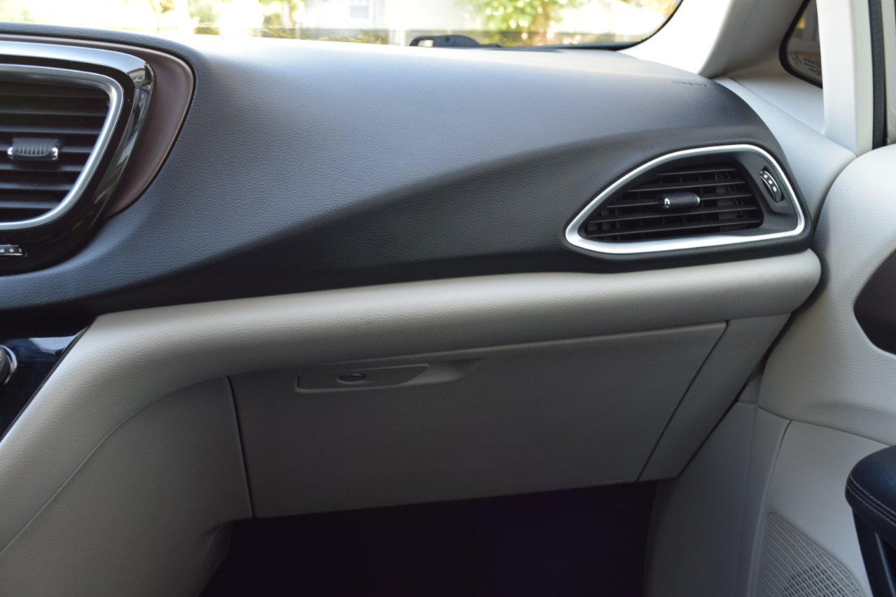 Chrysler Pacifica Touring-L Plus 2017 Chrysler Pacifica Touring-L Plus 2017