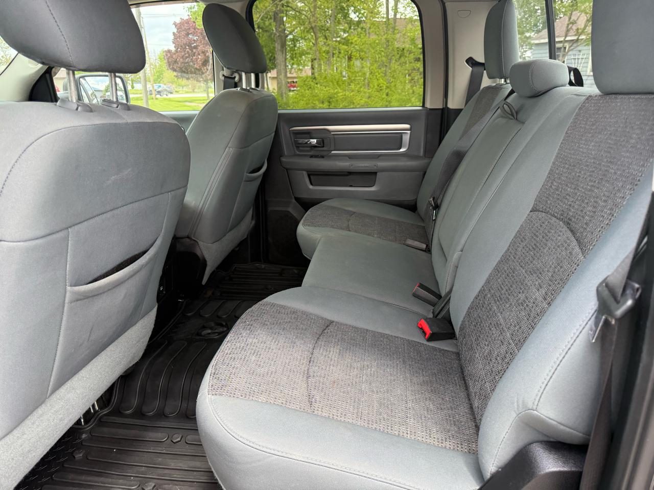 RAM 1500 4WD Quad Cab 140.5" Big Horn 2016