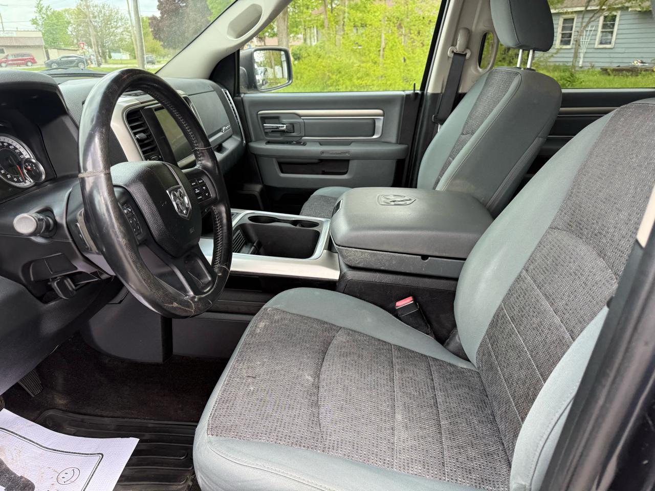 RAM 1500 4WD Quad Cab 140.5" Big Horn 2016