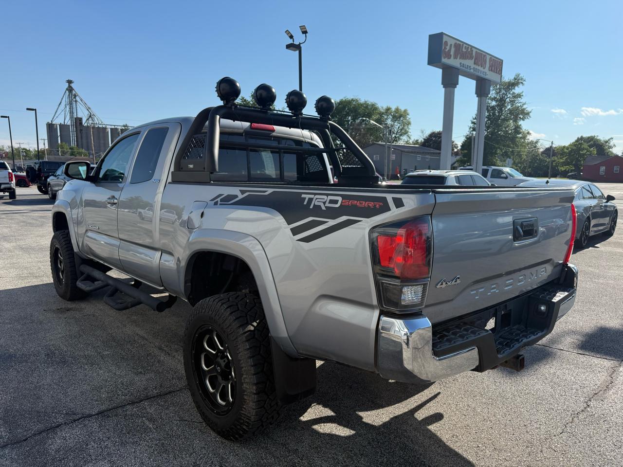 Toyota Tacoma SR5 Access Cab I4 6AT 4WD 2017