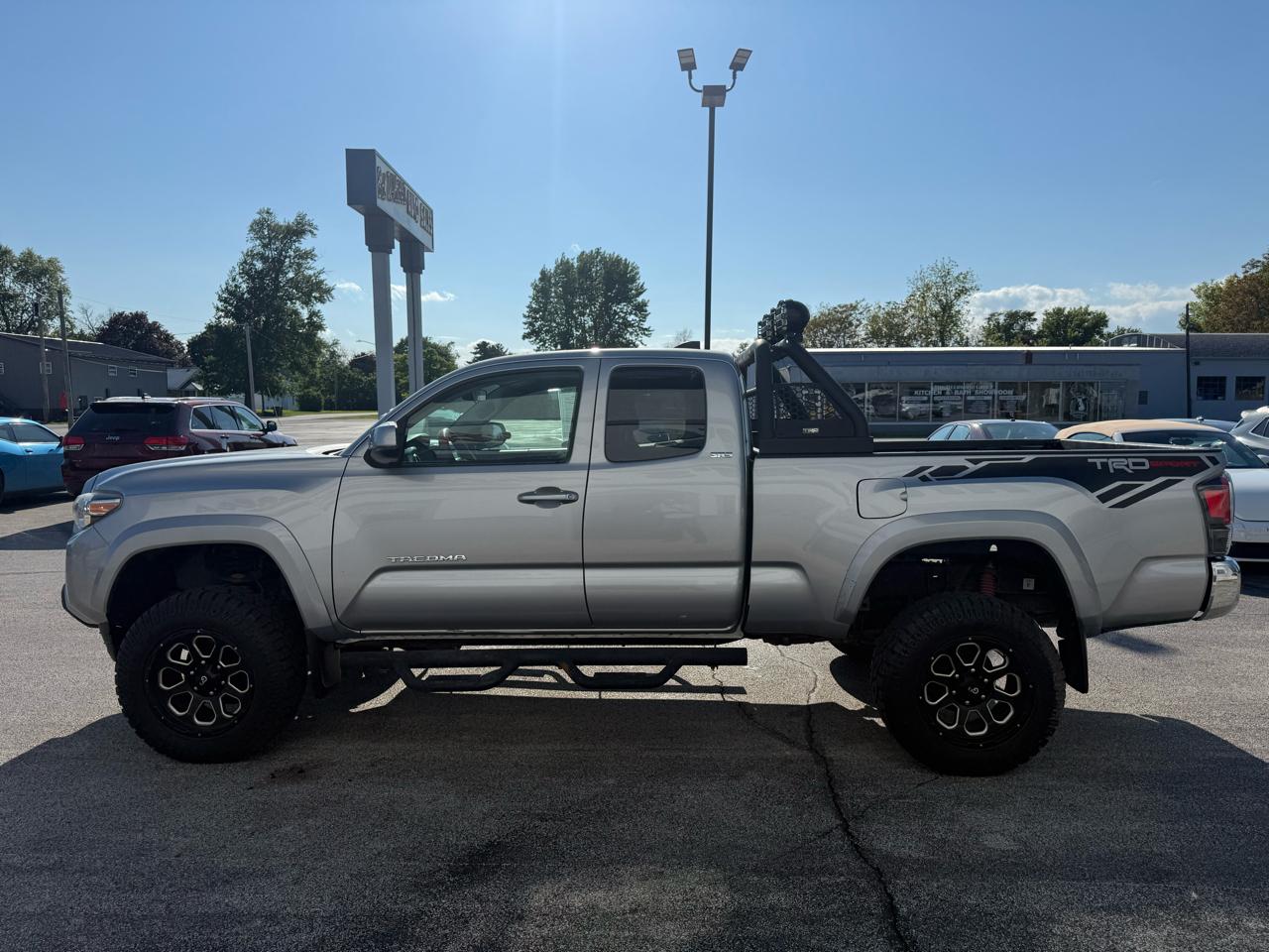 Toyota Tacoma SR5 Access Cab I4 6AT 4WD 2017