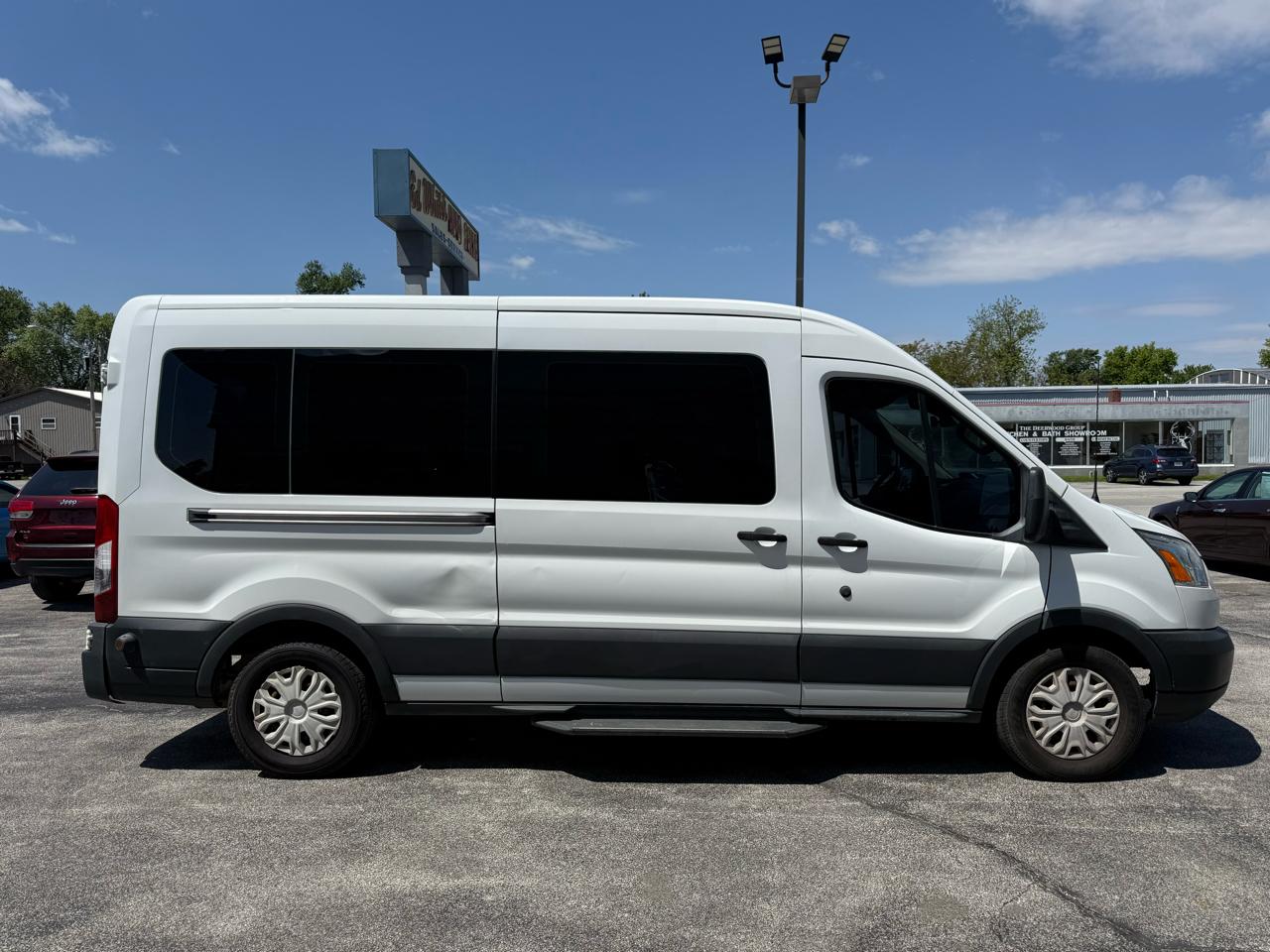 Ford Transit 350 Wagon Med. Roof XL w/Sliding Pass. 148-in. WB 2017