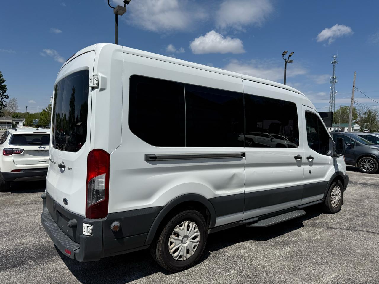 Ford Transit 350 Wagon Med. Roof XL w/Sliding Pass. 148-in. WB 2017