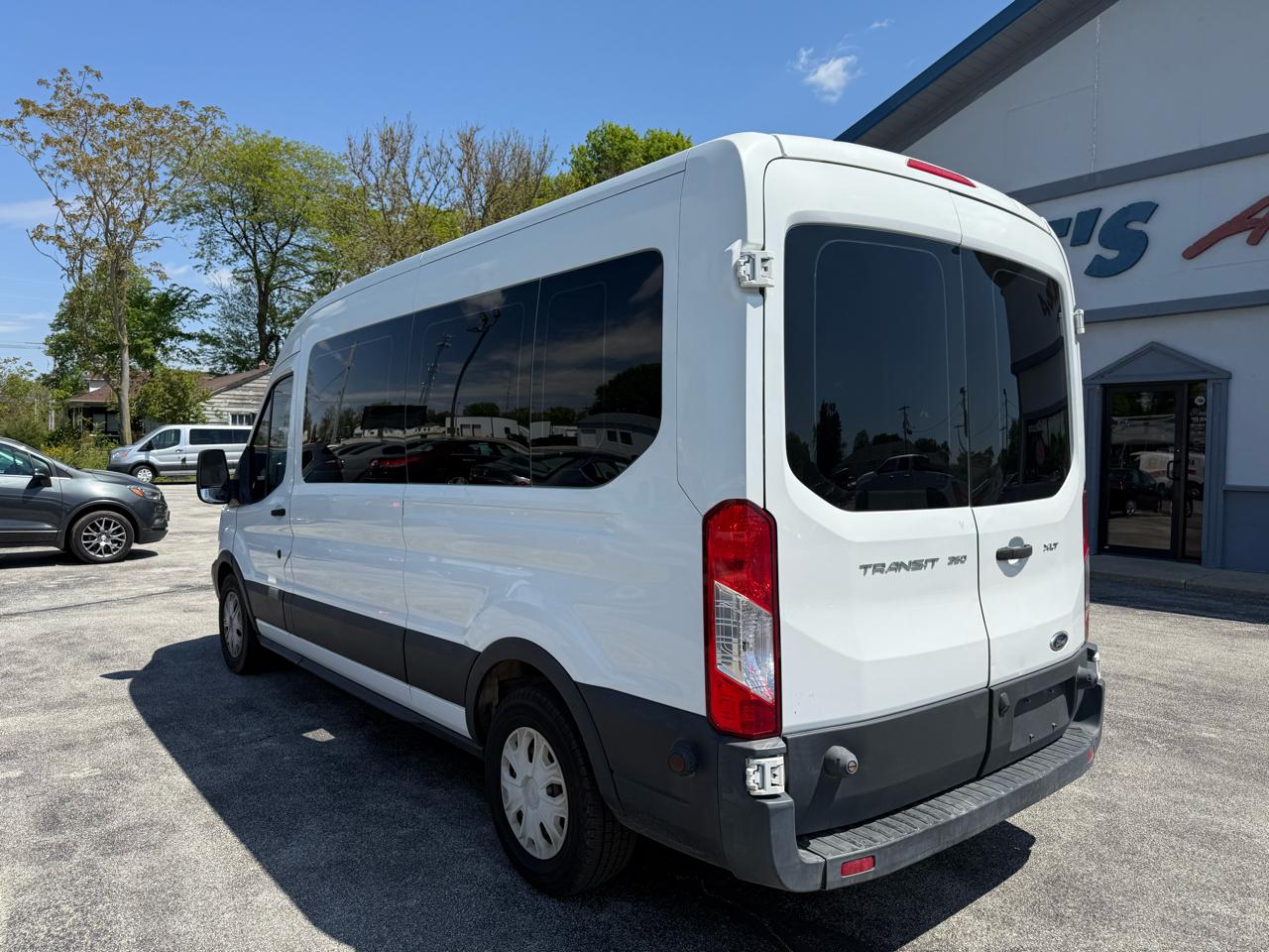 Ford Transit 350 Wagon Med. Roof XL w/Sliding Pass. 148-in. WB 2017