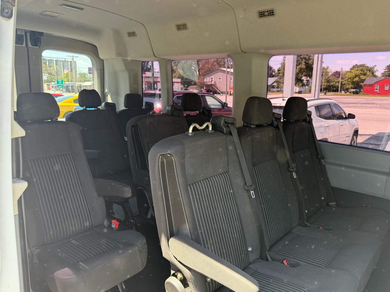 Ford Transit 350 Wagon Med. Roof XL w/Sliding Pass. 148-in. WB 2017