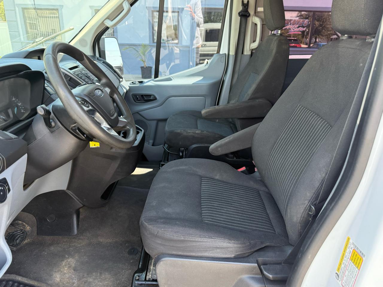 Ford Transit 350 Wagon Med. Roof XL w/Sliding Pass. 148-in. WB 2017
