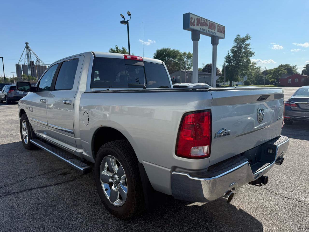 RAM 1500 SLT Crew Cab SWB 4WD 2015