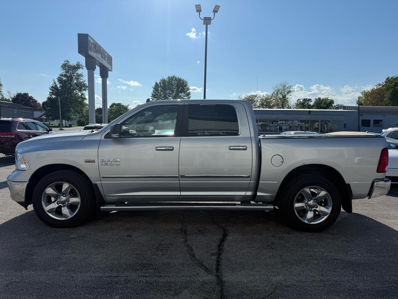 RAM 1500 SLT Crew Cab SWB 4WD 2015