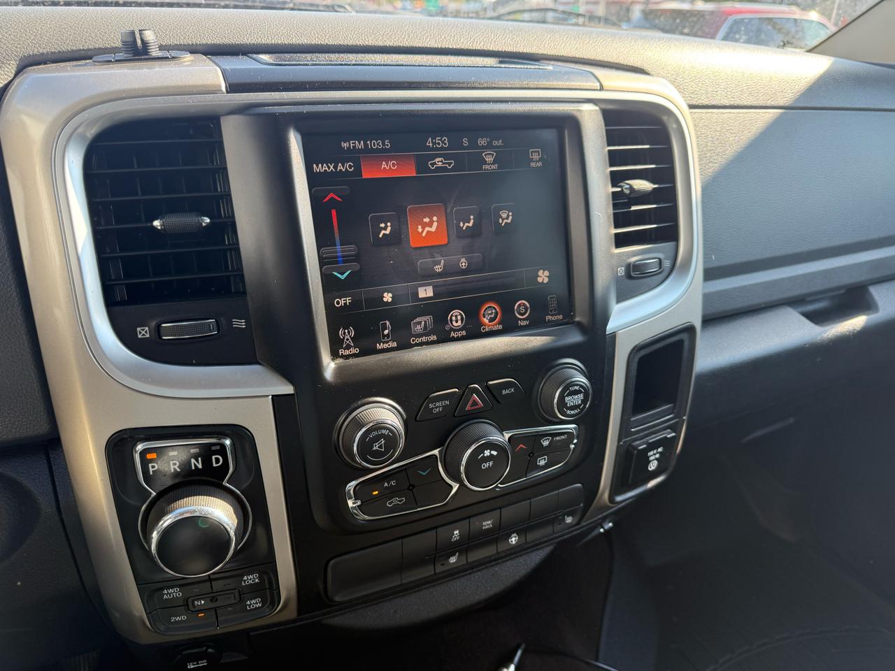 RAM 1500 SLT Crew Cab SWB 4WD 2015