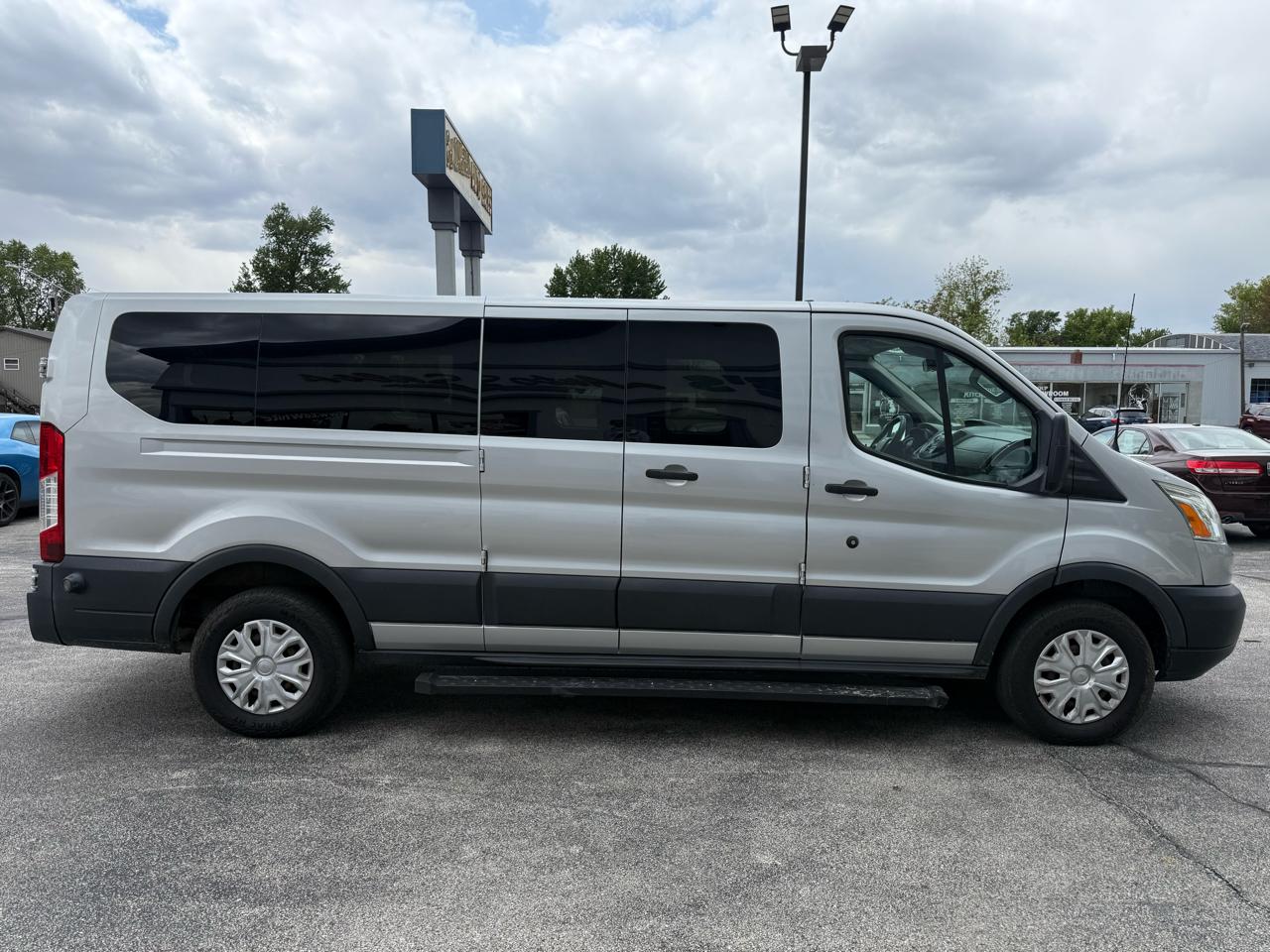 Ford Transit 350 Wagon Low Roof XLT 60/40 Pass. 148-in. WB 2016