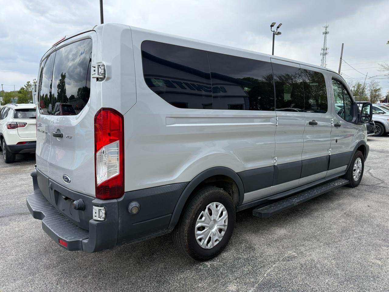 Ford Transit 350 Wagon Low Roof XLT 60/40 Pass. 148-in. WB 2016