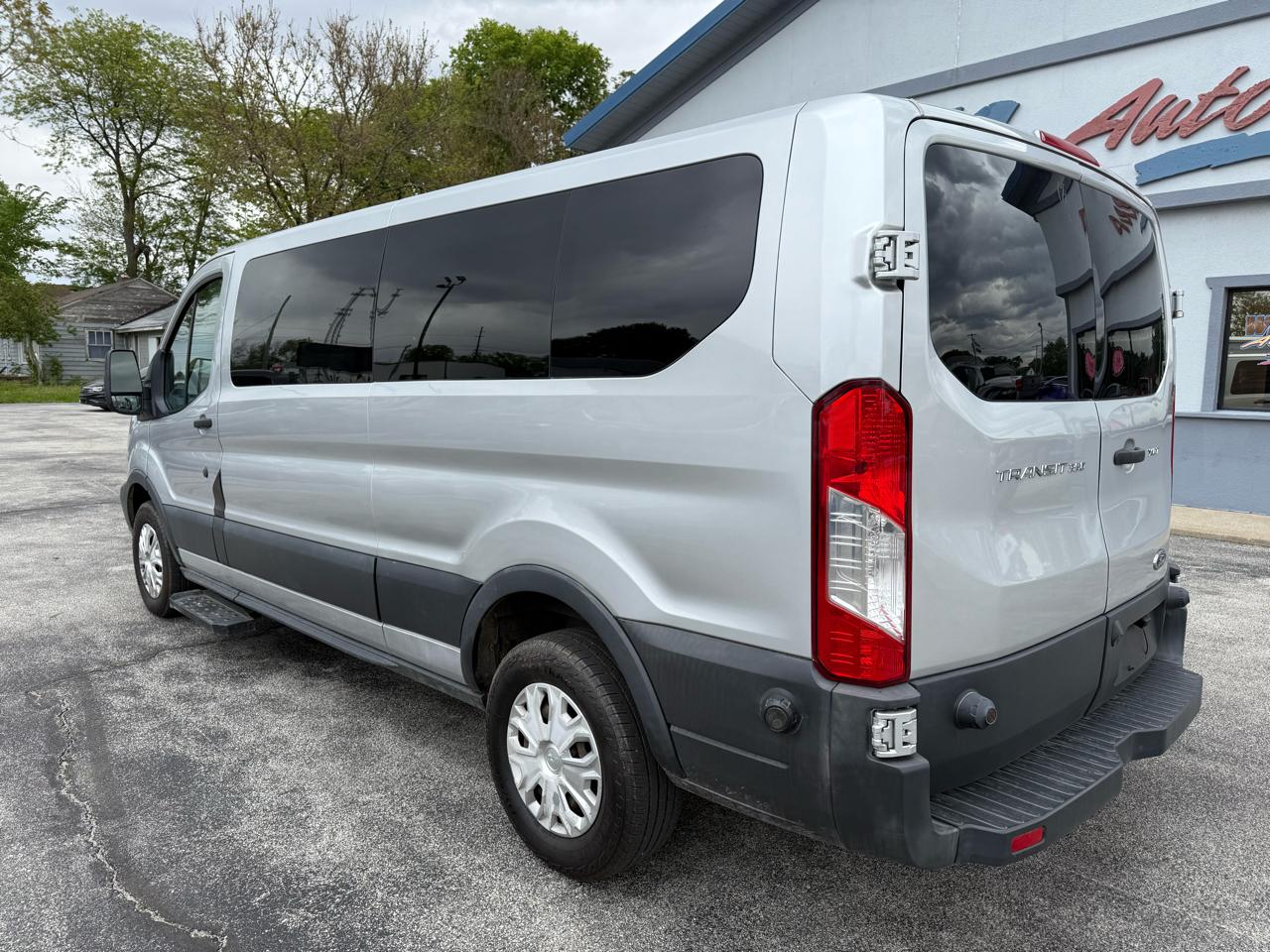Ford Transit 350 Wagon Low Roof XLT 60/40 Pass. 148-in. WB 2016