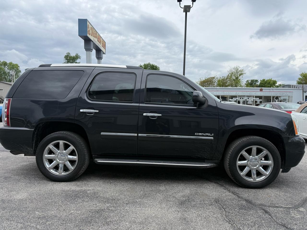 GMC Yukon Denali 4WD 2011