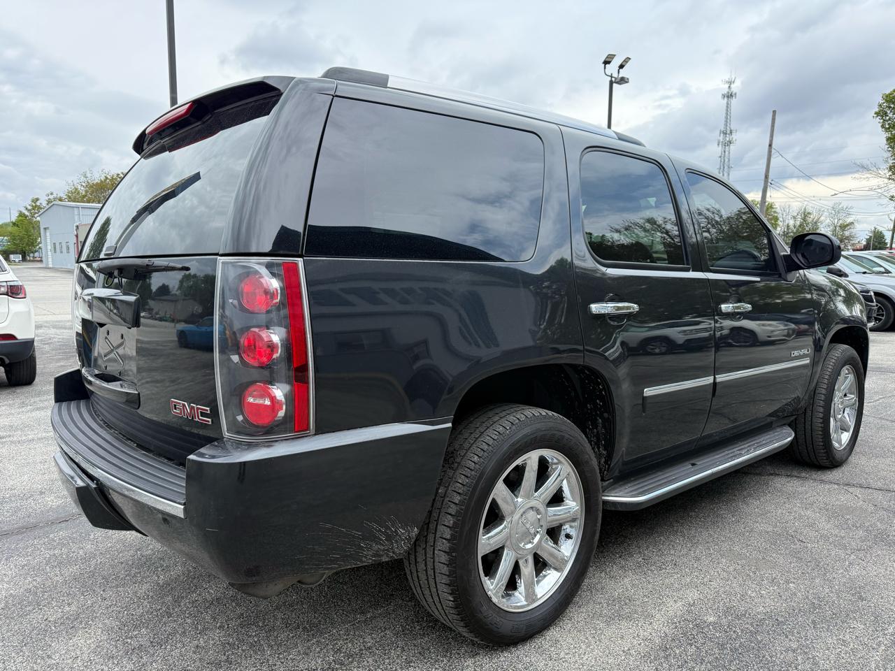 GMC Yukon Denali 4WD 2011