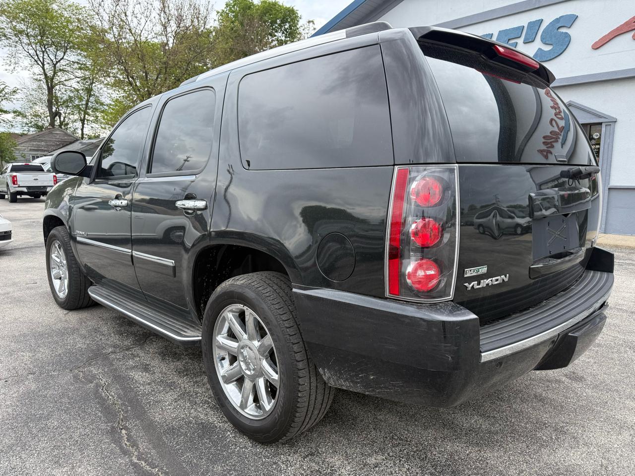 GMC Yukon Denali 4WD 2011