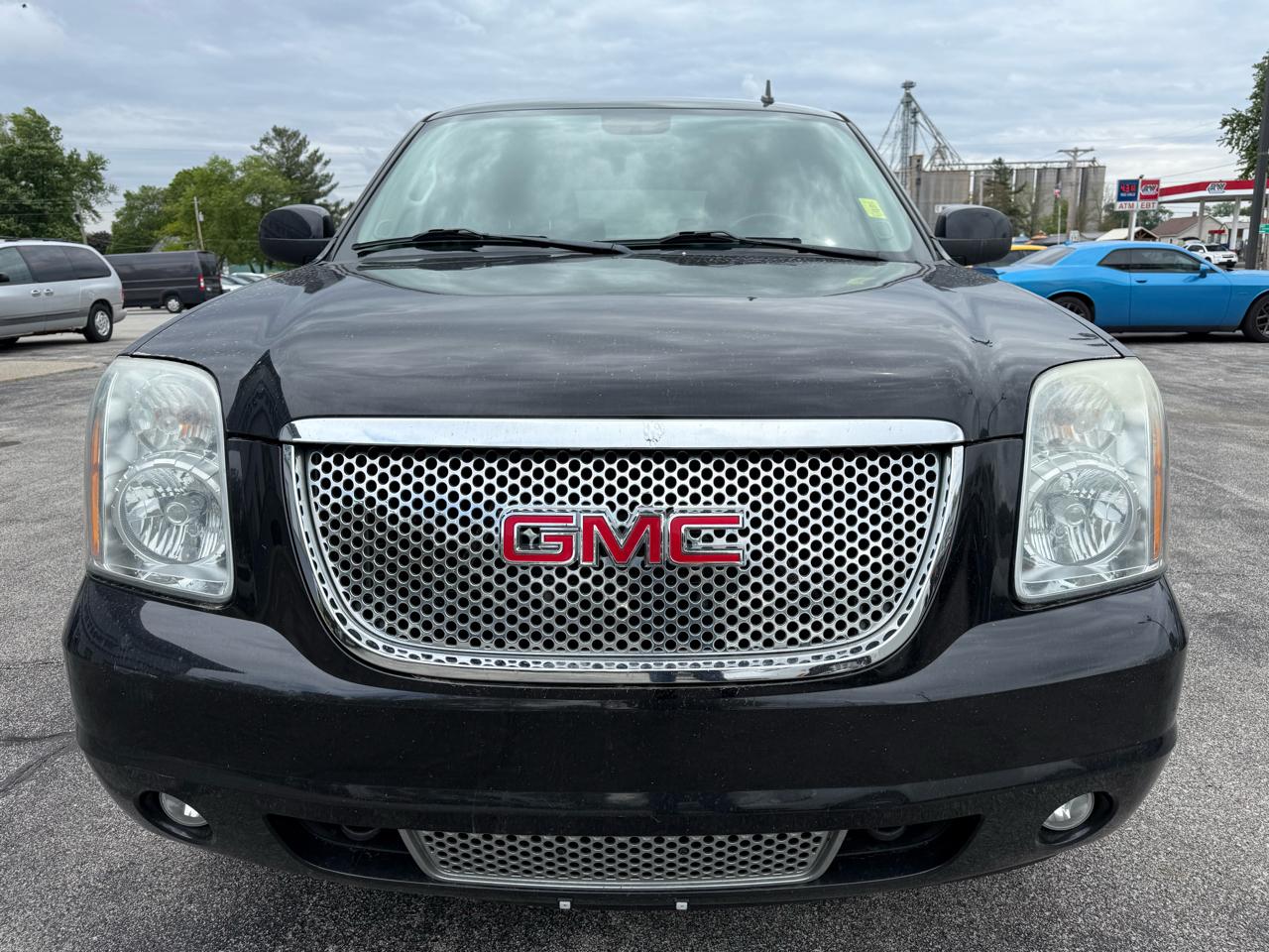 GMC Yukon Denali 4WD 2011