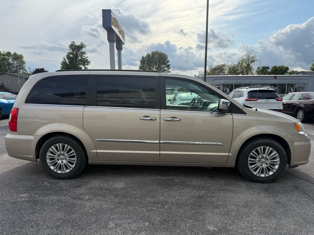 Chrysler Town & Country Touring-L 2012